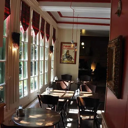 Le Vieux Carré 2*